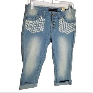 NoBo Capri Jeans Junior's 11 Button Fly Light Wash Lace Pockets 30x18.5 New